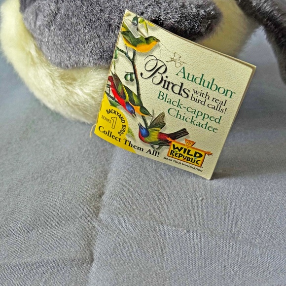 SINGING BIRD, PLAYS REAL BIRD CALLS, BLACK-CAPPED CHICKADEE, 6 L x 4 ½ W x 4 ¾ H - Picture 6 of 13